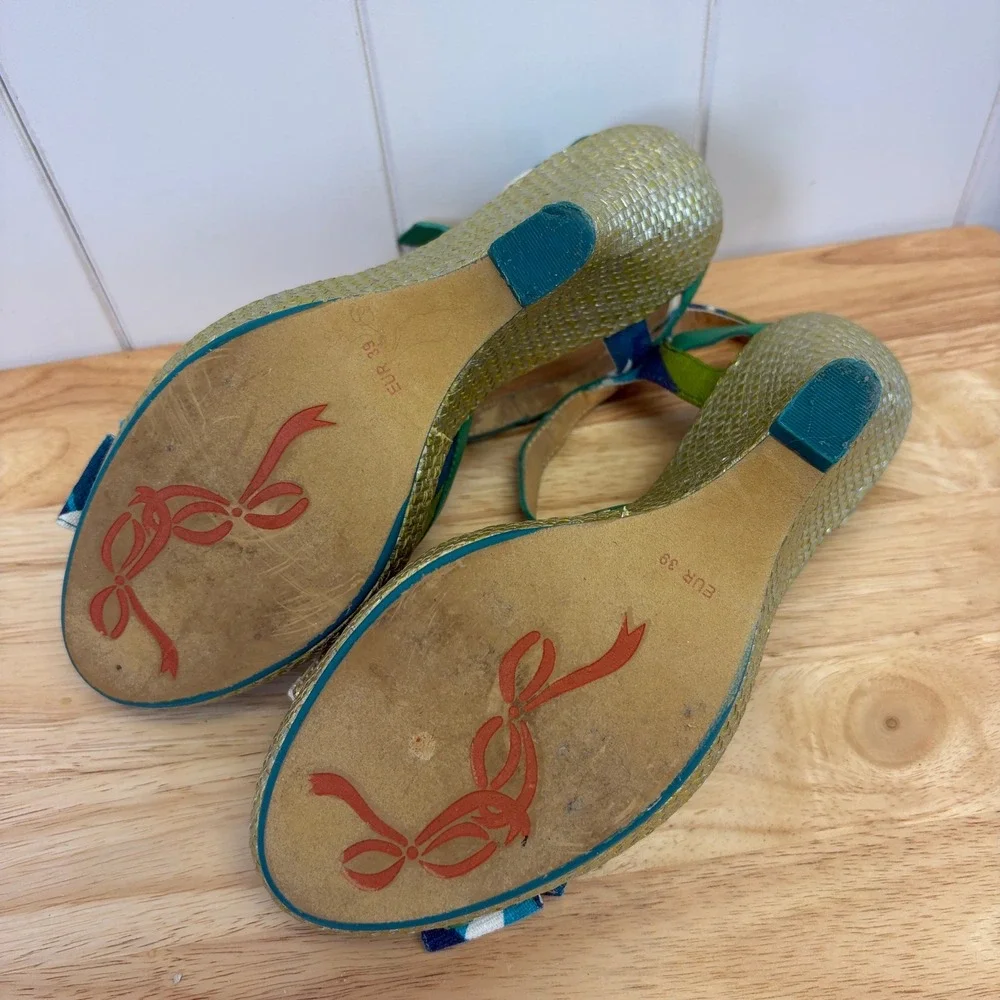 Poetic Licence Mod T Strap Wedge Sandals Womens Size 8/39 Whimsical Geometric